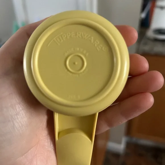 Vintage tupperware made in the USA yellow measuring cups - Picture 5 of 8